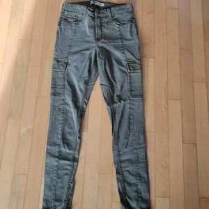 pants with cargo pockets